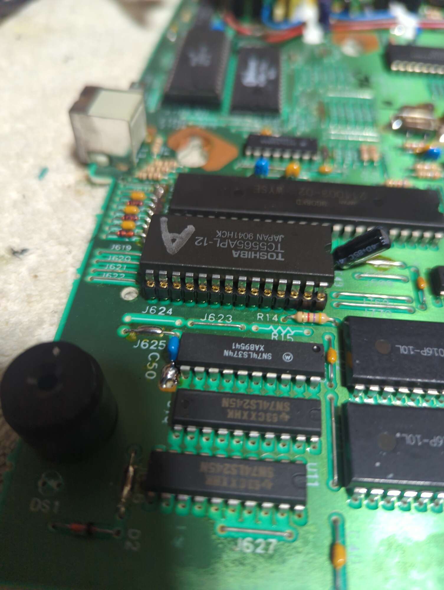 image of a RAM chip sitting in a DIP socket